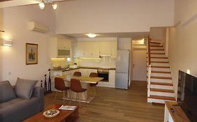 En-Ikia: Spacious And Comfortable 2 Bedroom Apartment